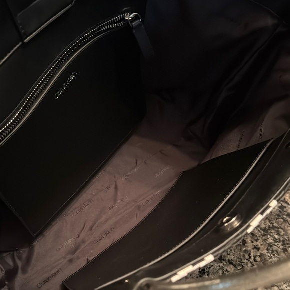 Calvin Klein woven Black taupe and White Chevron large Tote EUC - Picture 14 of 16